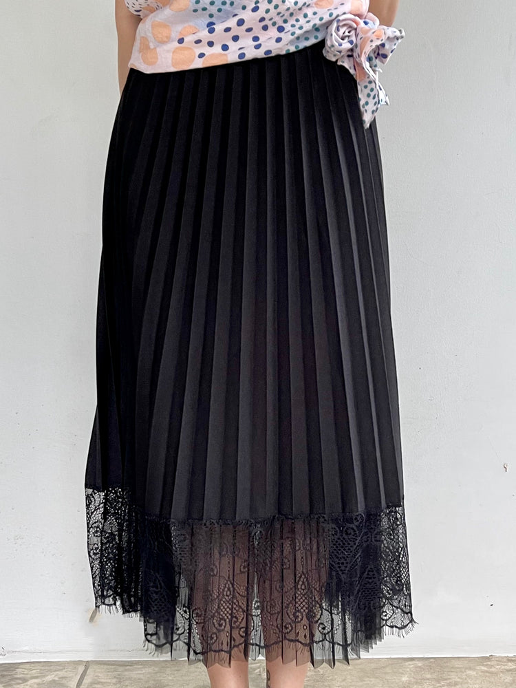 
            
                Load image into Gallery viewer, GK5223 - Reversible Pleated Skirt
            
        