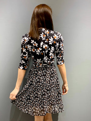 
            
                Load image into Gallery viewer, WP4829 - Dress Daisy Wrap
            
        